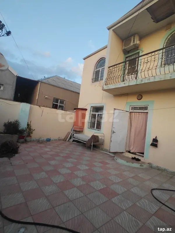 Satılır 4 otaqlı həyət evi 200 m²