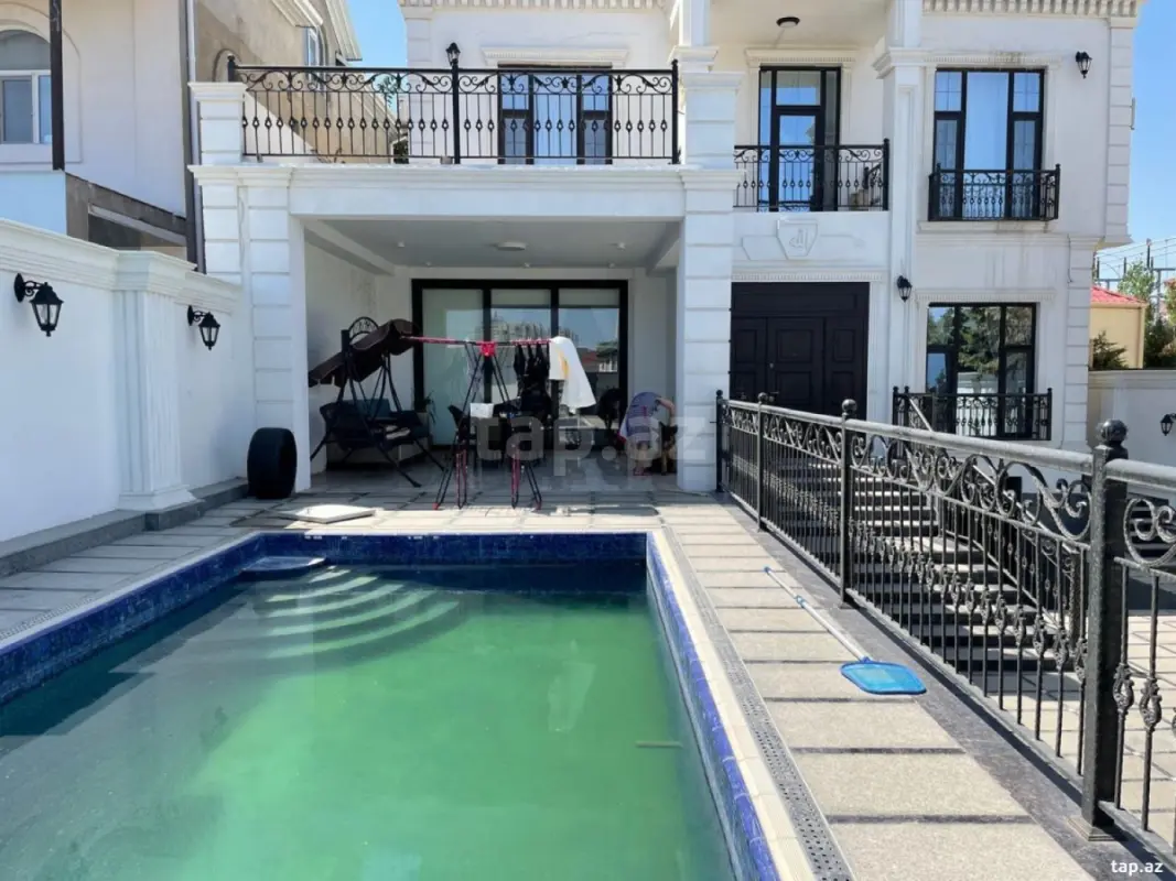 Satılır 8 otaqlı həyət evi 400 m²