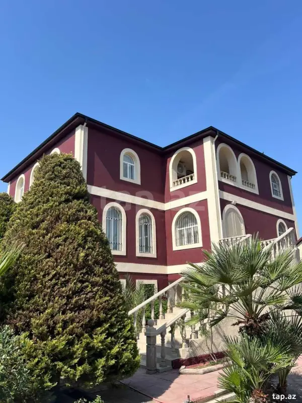 Satılır 8 otaqlı həyət evi 400 m²