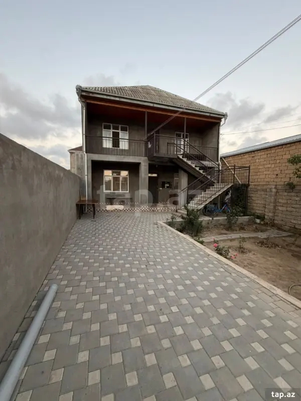 Satılır 6 otaqlı həyət evi 200 m²