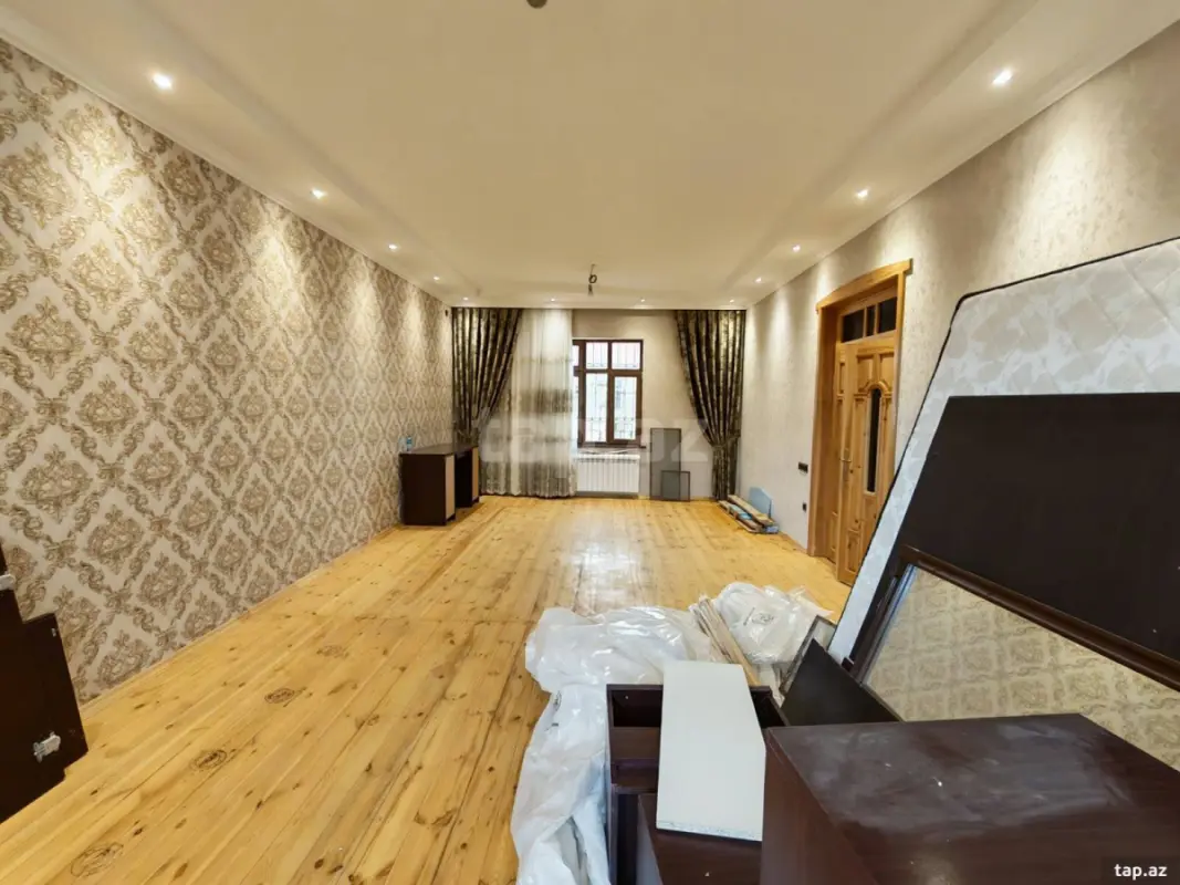 Satılır 7 otaqlı həyət evi 250 m²