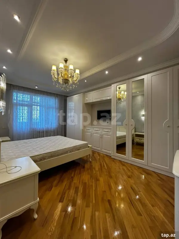 Satılır 3 otaqlı yeni tikili 135 m²