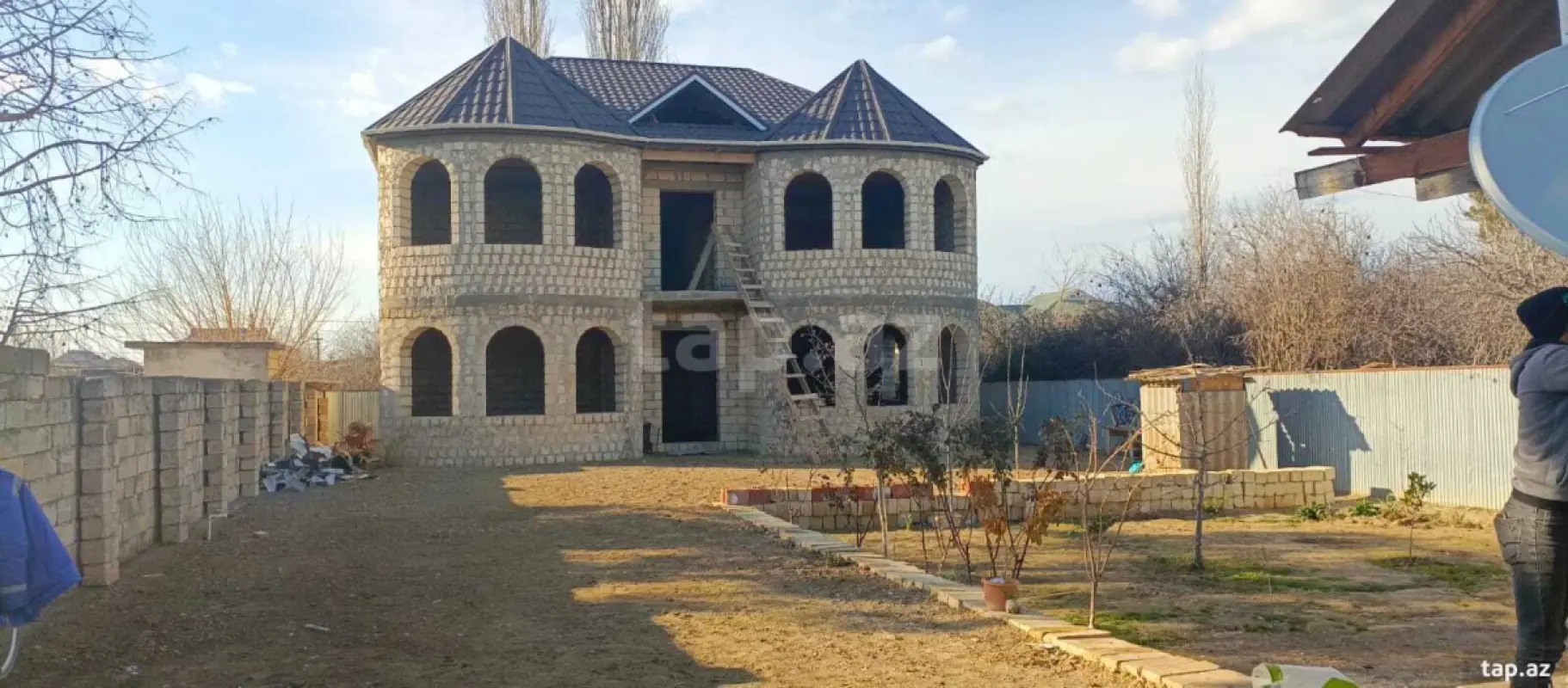 Satılır 6 otaqlı həyət evi 180 m²