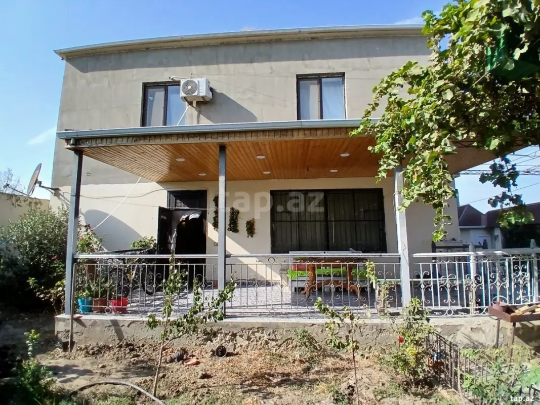 Satılır 5 otaqlı həyət evi 240 m²
