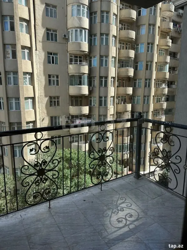 Kirayə verilir 3 otaqlı yeni tikili 130 m²