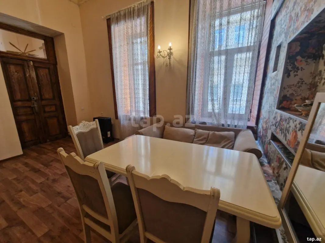 Kirayə verilir 2 otaqlı mənzil 61 m²