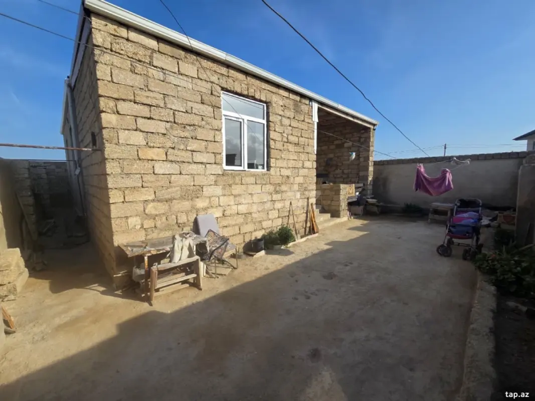 Satılır 4 otaqlı həyət evi 300 m²