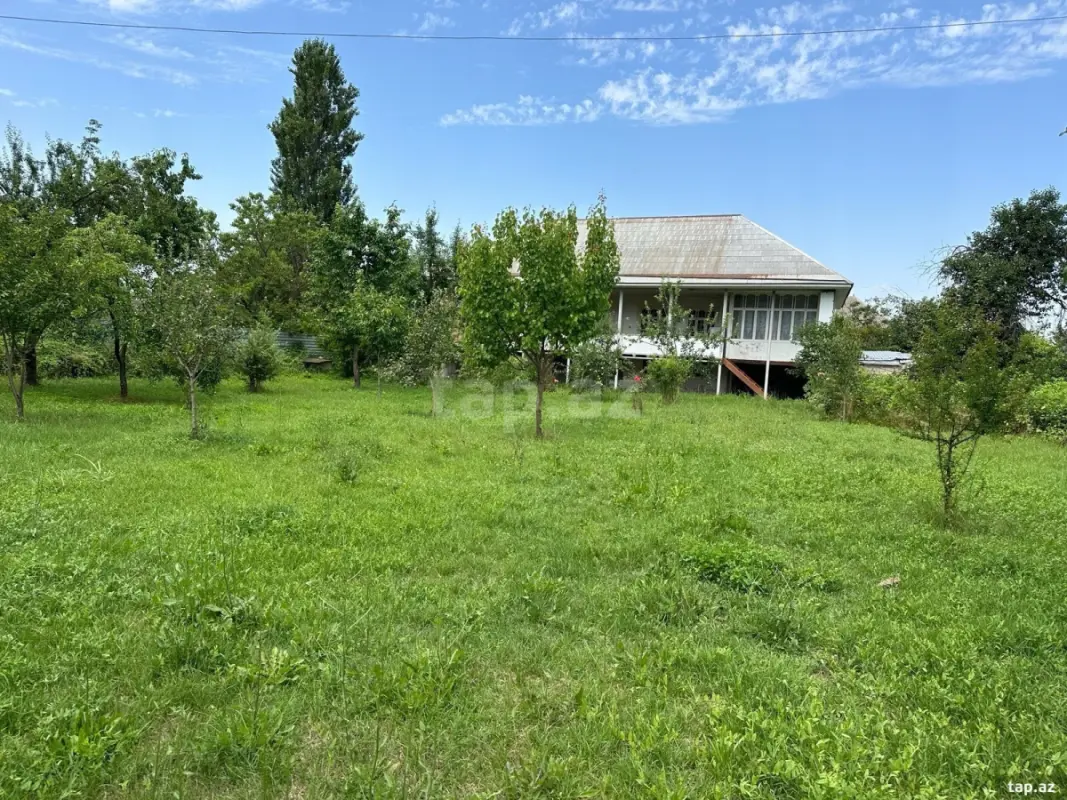 Satılır 3 otaqlı həyət evi 1400 m²