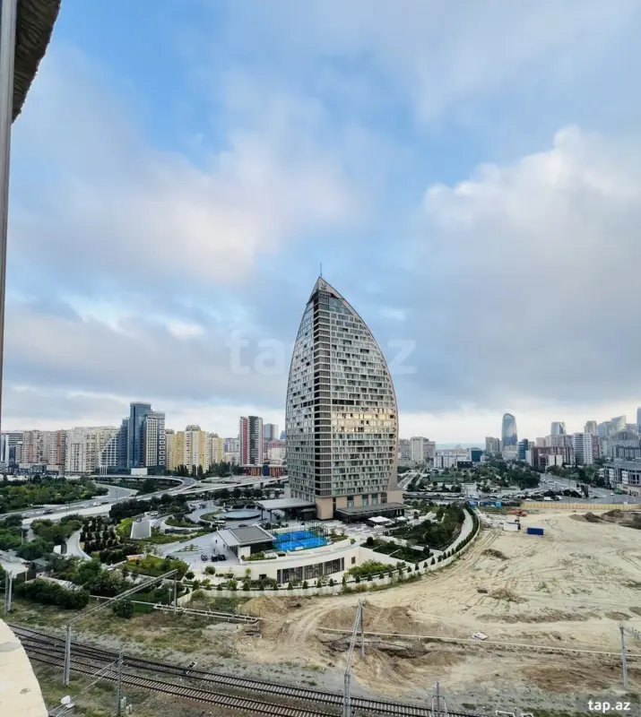 Satılır 4 otaqlı yeni tikili 160 m²