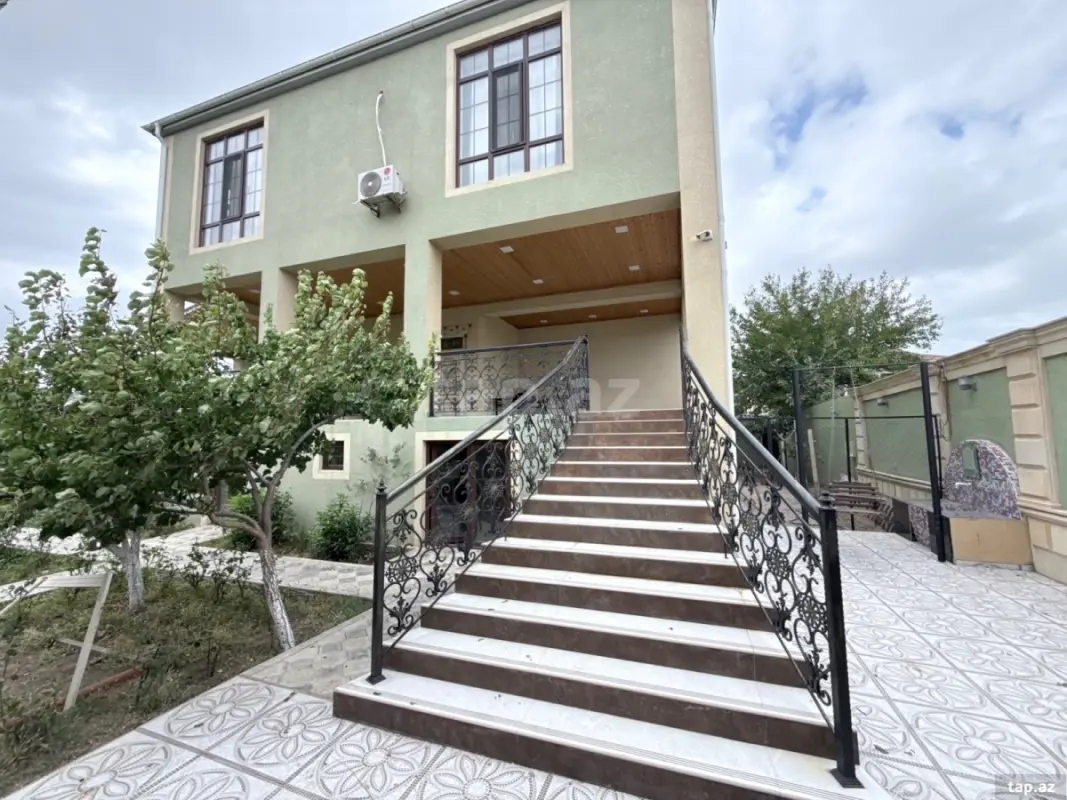 Satılır 6 otaqlı həyət evi 950 m²