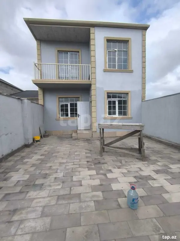 Satılır 4 otaqlı həyət evi 130 m²