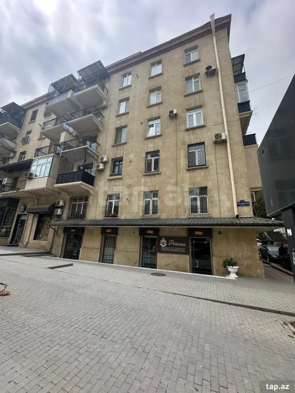 Satılır 3 otaqlı mənzil 84 m²