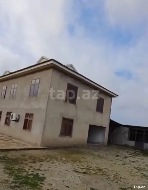 Satılır 6 otaqlı həyət evi 200 m²