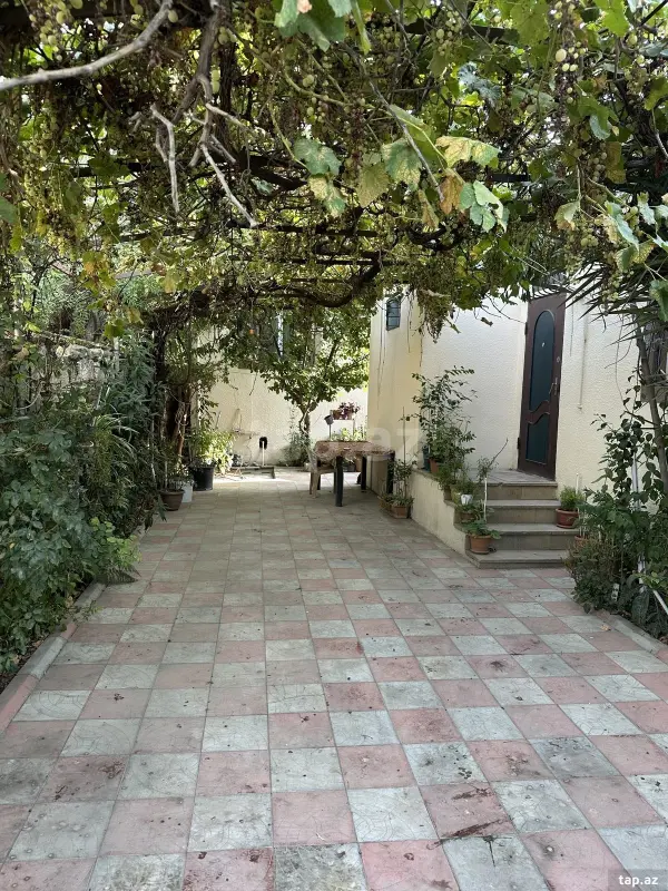 Satılır 6 otaqlı həyət evi 200 m²