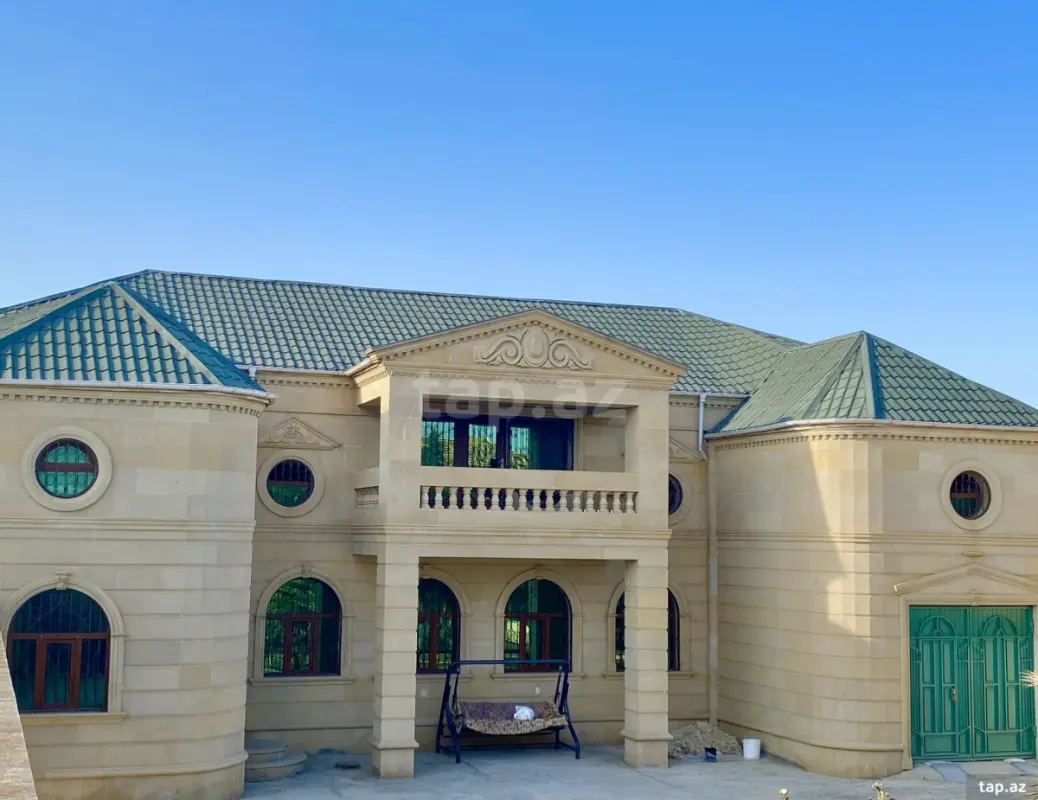 Satılır 10 otaqlı həyət evi 600 m²