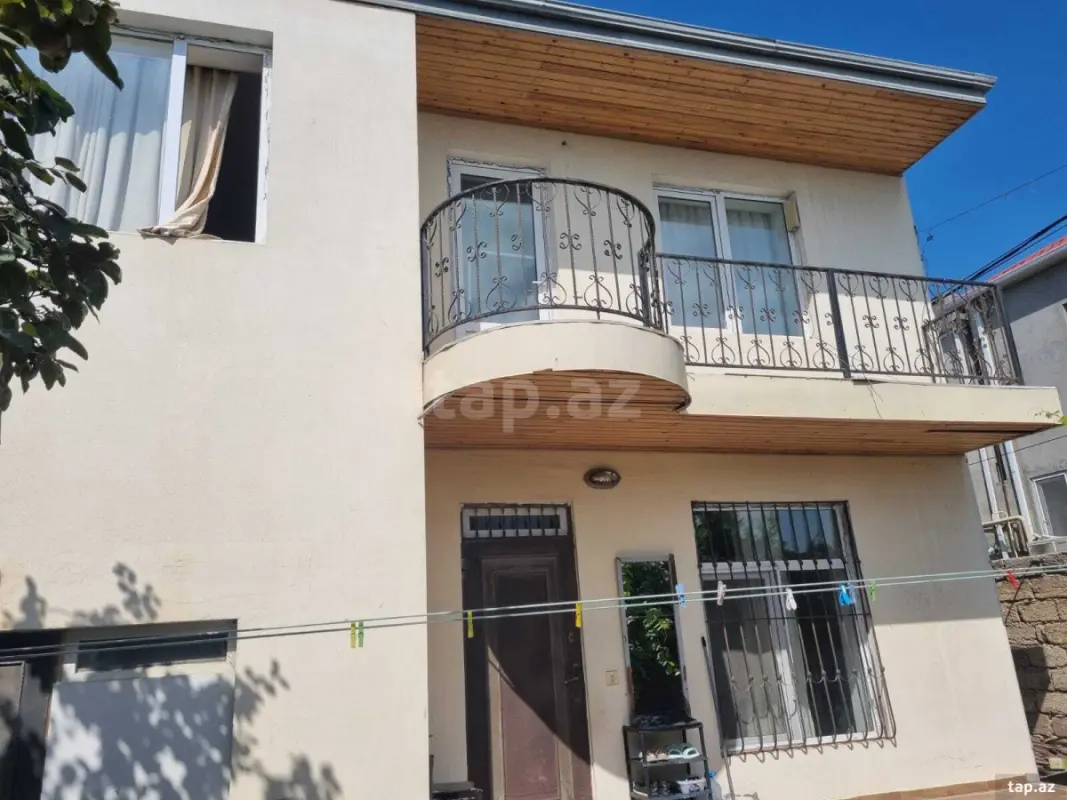 Satılır 4 otaqlı həyət evi 180 m²