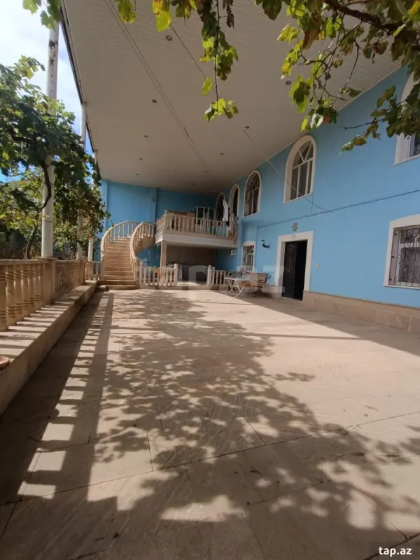 Satılır 8 otaqlı həyət evi 263.2 m²