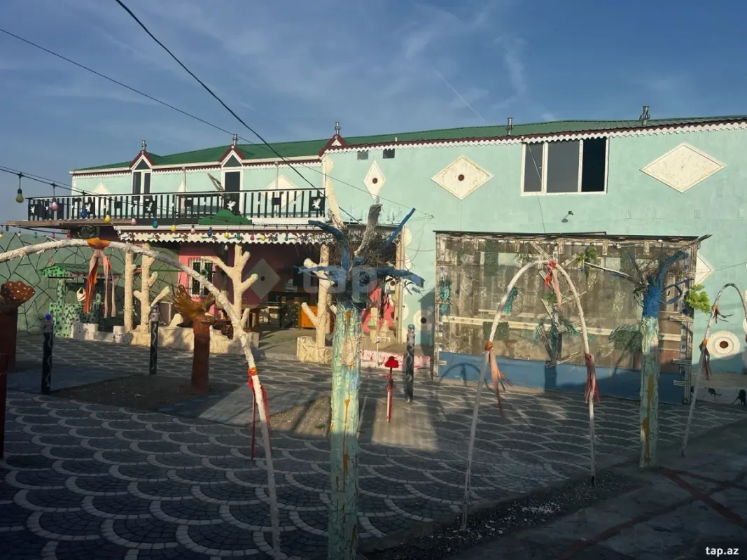 Satılır 5 otaqlı həyət evi 2400 m²