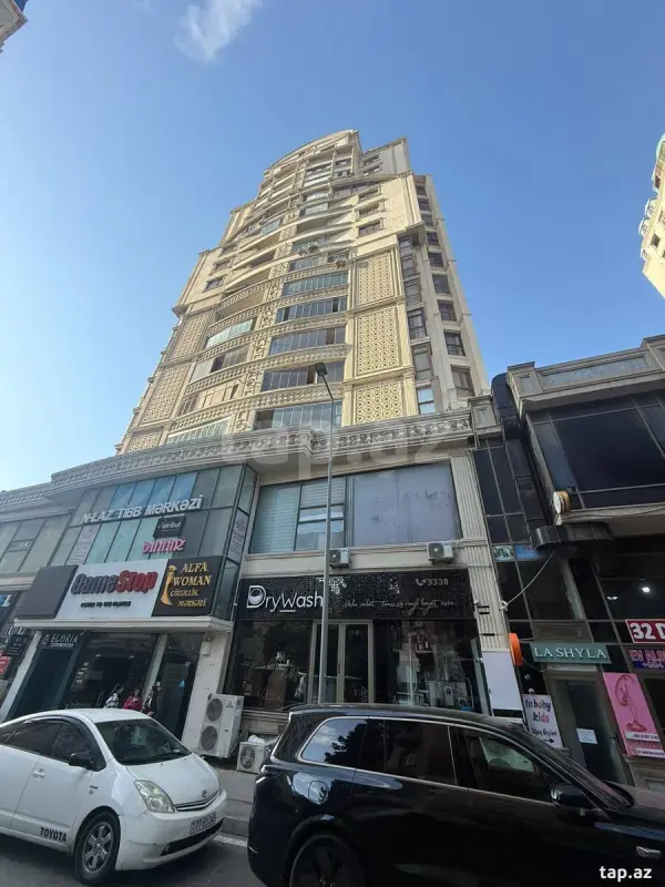 Kirayə verilir 3 otaqlı yeni tikili 130 m²