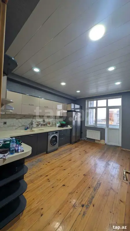 Satılır 3 otaqlı yeni tikili 130 m²