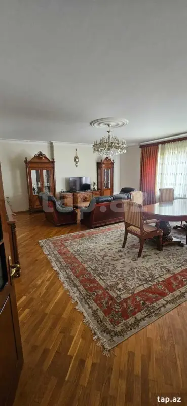 Kirayə verilir 5 otaqlı yeni tikili 180 m²