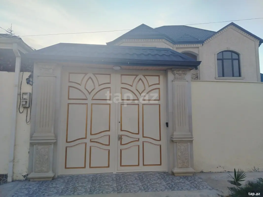 Satılır 5 otaqlı həyət evi 240 m²