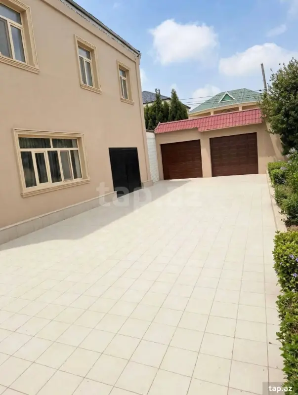 Satılır 8 otaqlı həyət evi 11 m²