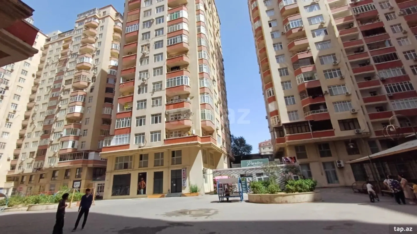 Kirayə verilir 3 otaqlı yeni tikili 135 m²