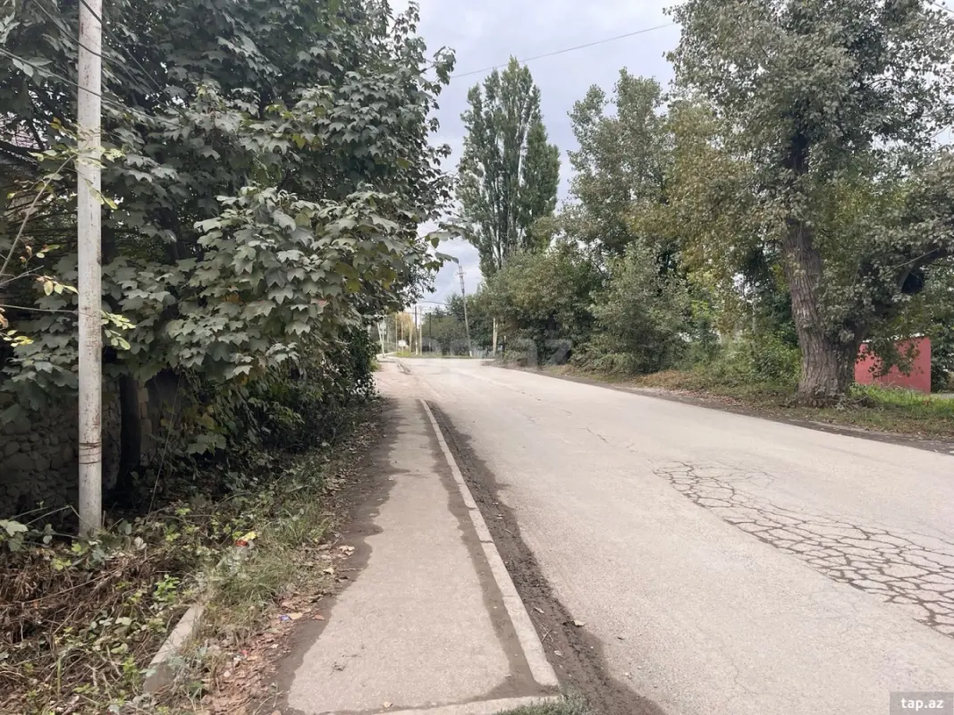 Satılır 6 otaqlı həyət evi 100 m²