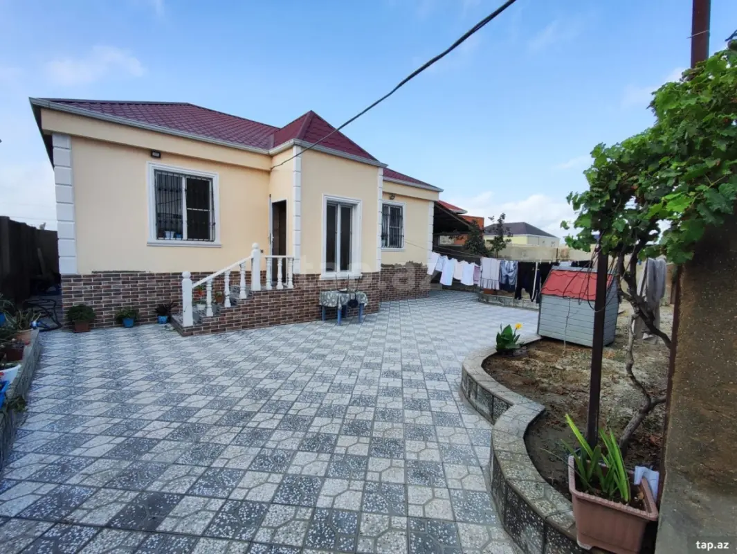 Satılır 4 otaqlı həyət evi 100 m²