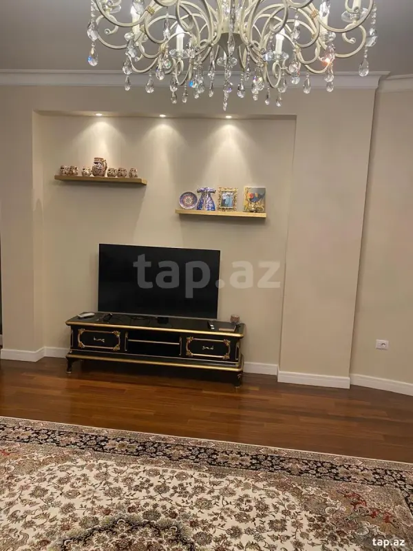 Kirayə verilir 3 otaqlı yeni tikili 150 m²