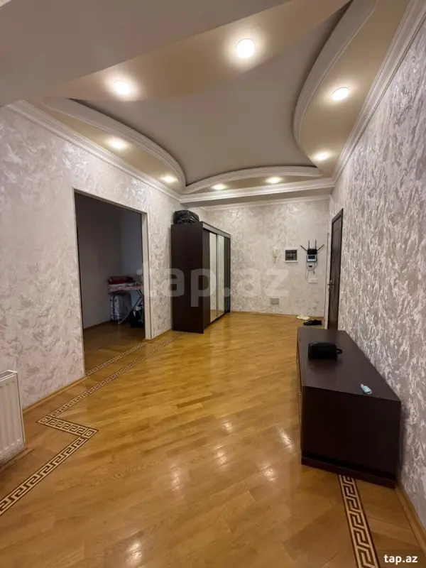 Kirayə verilir 3 otaqlı yeni tikili 126 m²