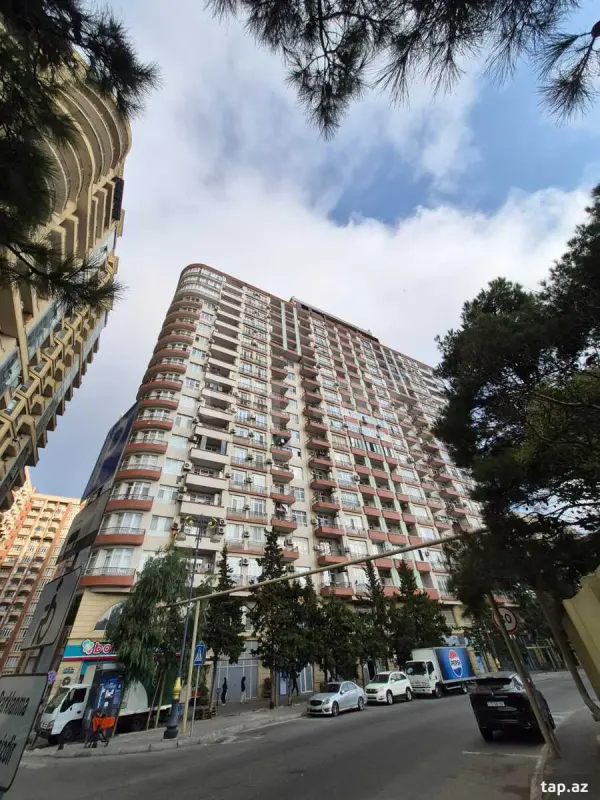 Satılır 4 otaqlı yeni tikili 165 m²