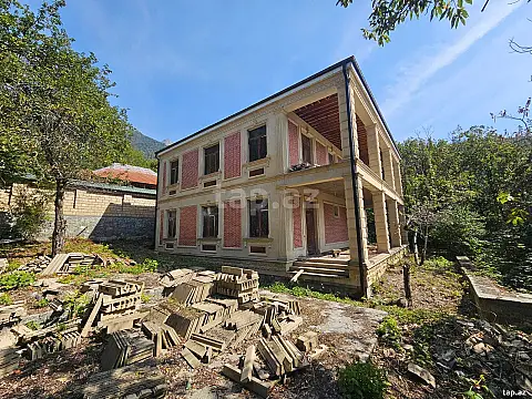 Satılır 5 otaqlı həyət evi 250 m² — Qəbələ 5 otaq 250.00 m²