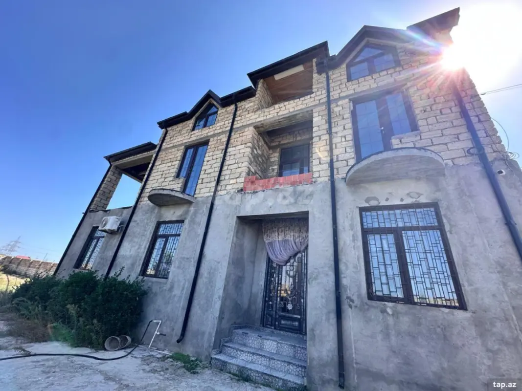 Satılır 6 otaqlı həyət evi 1000 m²