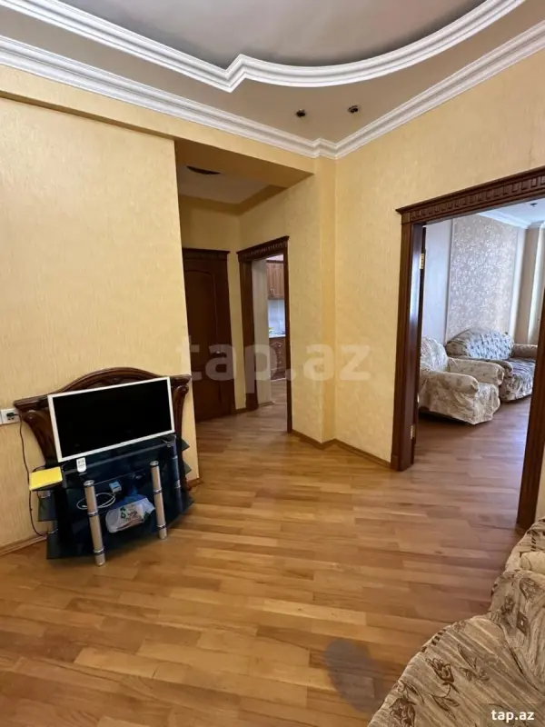 Kirayə verilir 3 otaqlı yeni tikili 135 m²