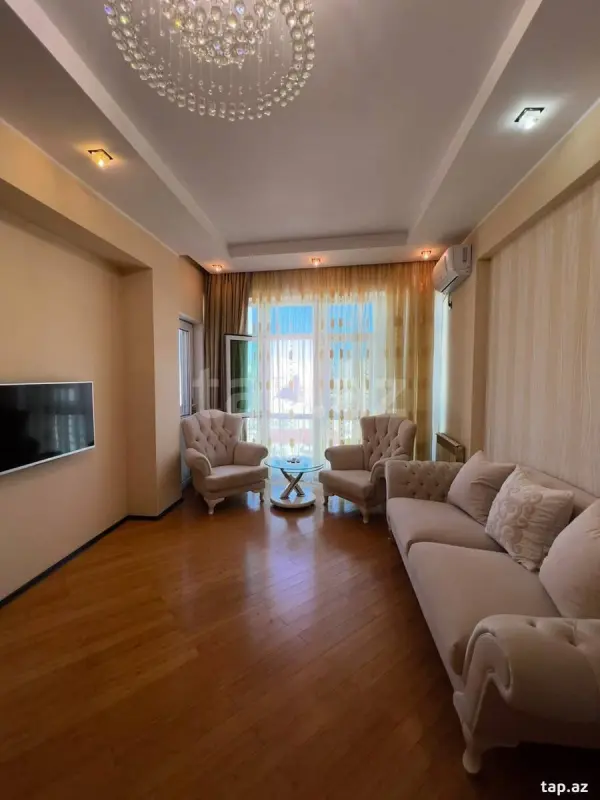 Kirayə verilir 3 otaqlı yeni tikili 130 m²