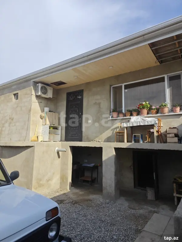 Satılır 4 otaqlı həyət evi 180 m²