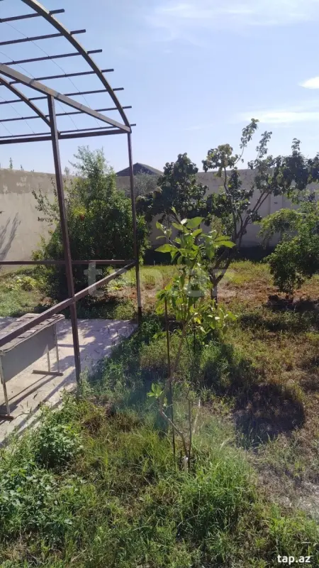 Satılır 8 otaqlı həyət evi 475 m²