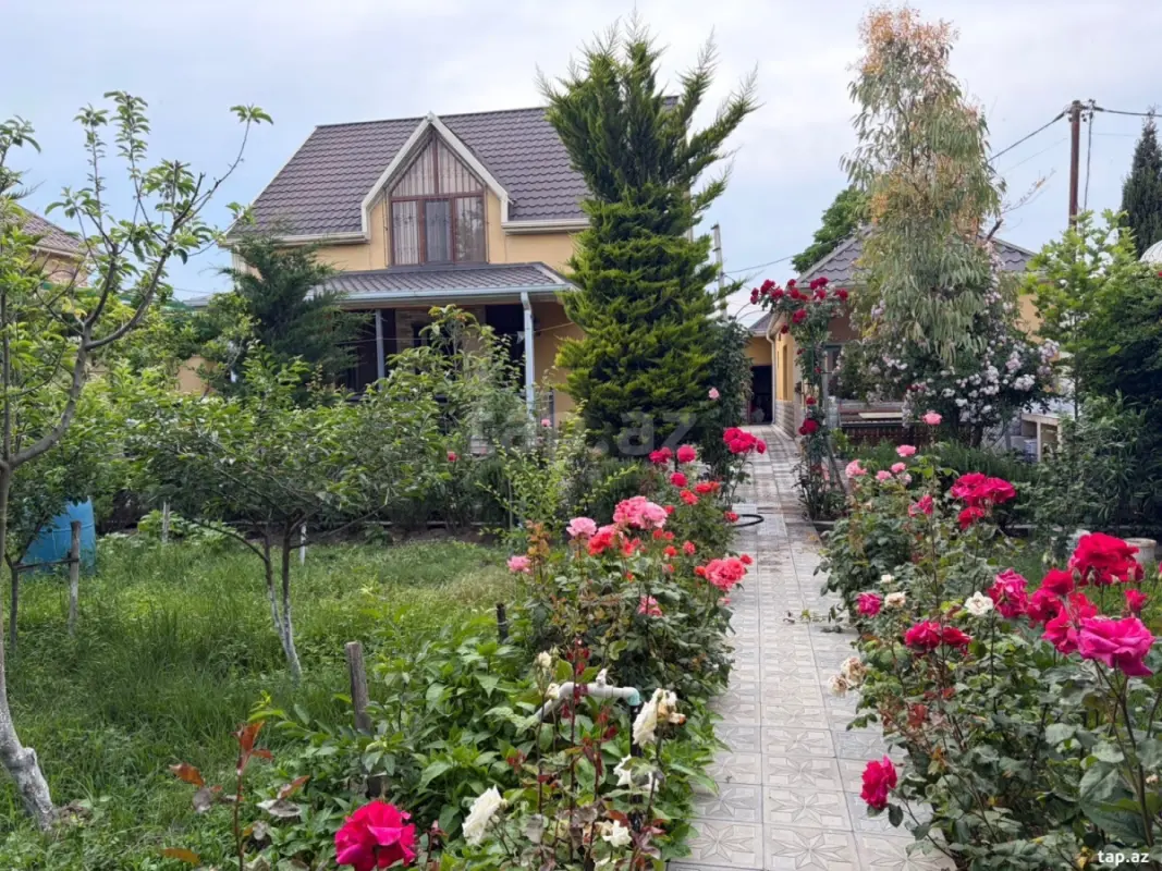 Satılır 5 otaqlı həyət evi 180 m²