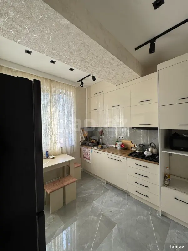 Kirayə verilir 2 otaqlı yeni tikili 70 m²