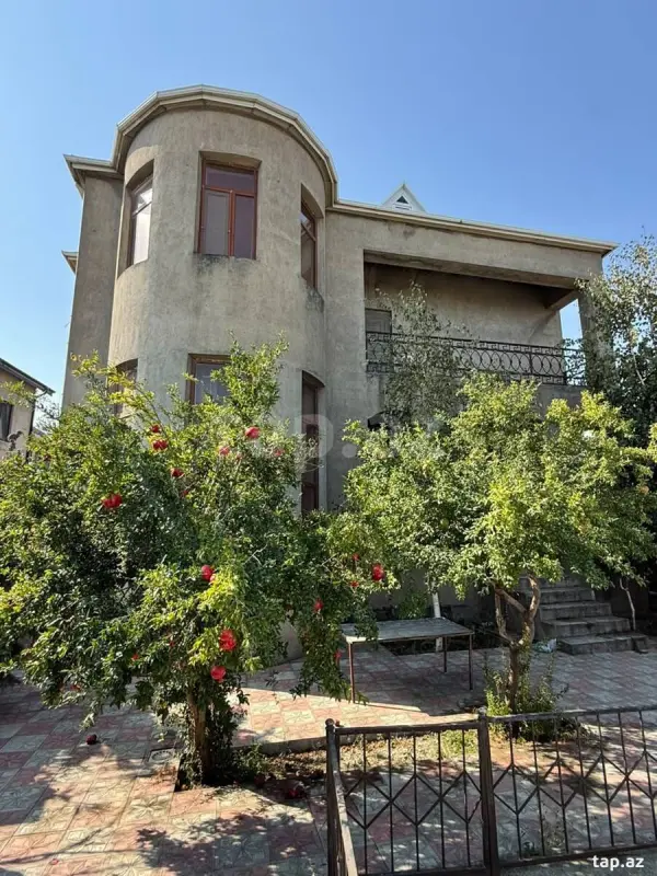 Satılır 4 otaqlı həyət evi 200 m²