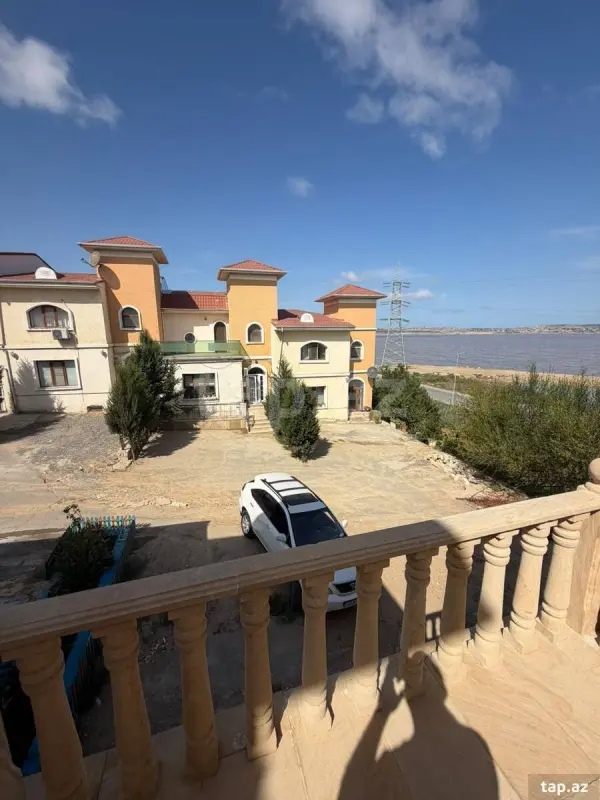 Satılır 5 otaqlı həyət evi 200 m²