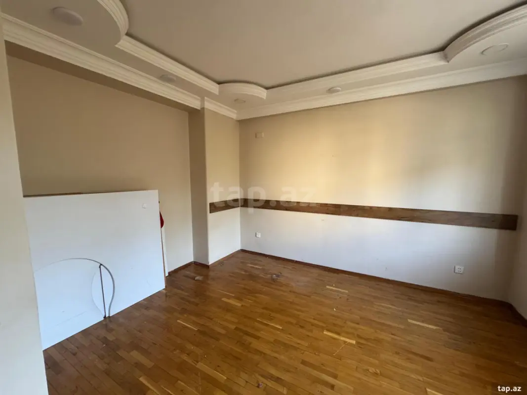 Kirayə verilir 3 otaqlı yeni tikili 135 m²