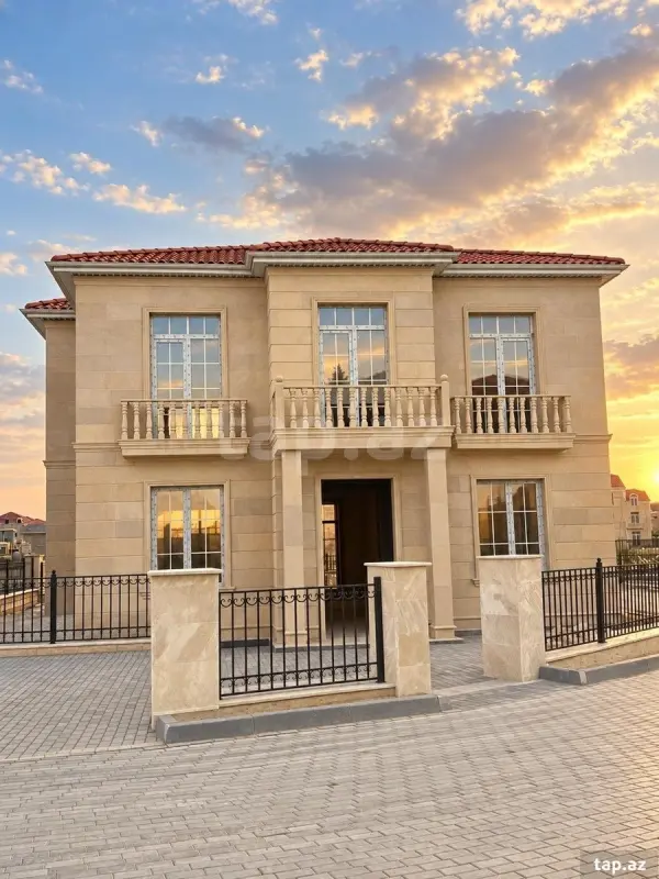 Satılır 5 otaqlı həyət evi 290 m²