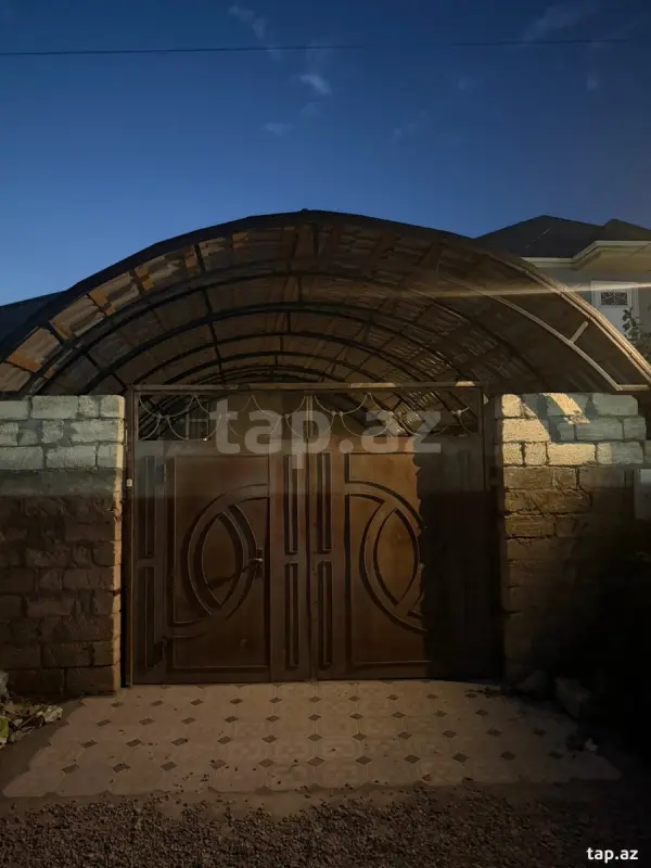 Satılır 5 otaqlı həyət evi 100 m²