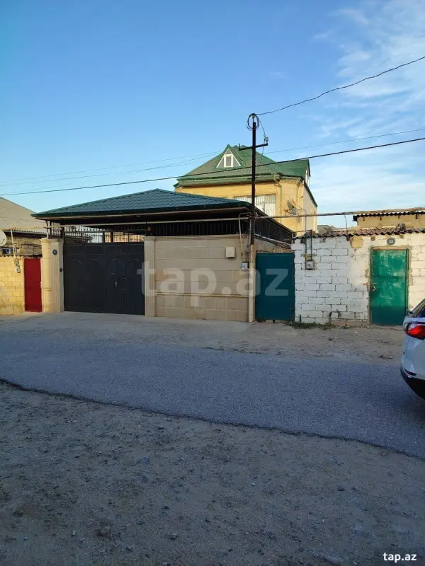 Satılır 5 otaqlı həyət evi 180 m²