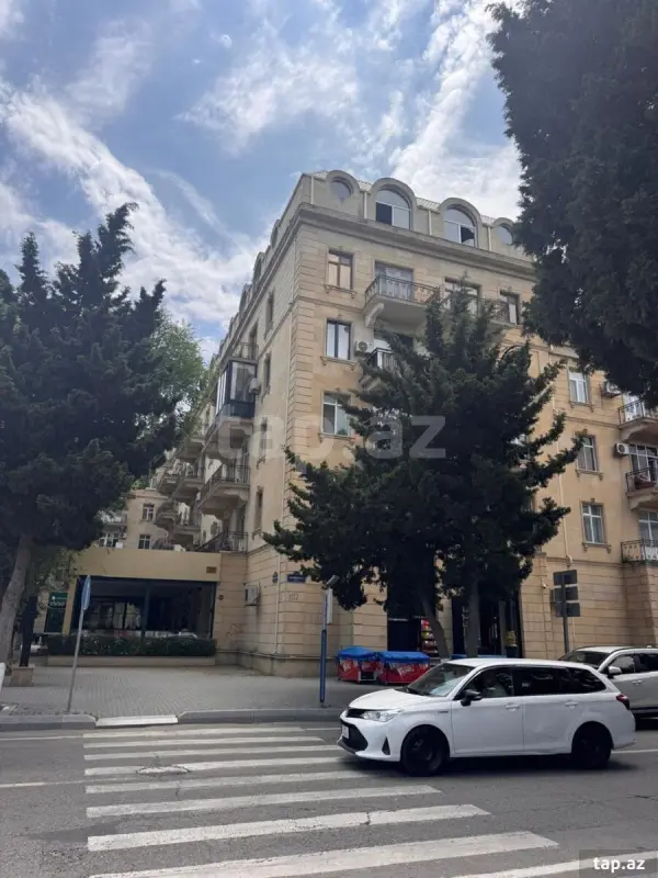 Satılır 4 otaqlı mənzil 98 m²