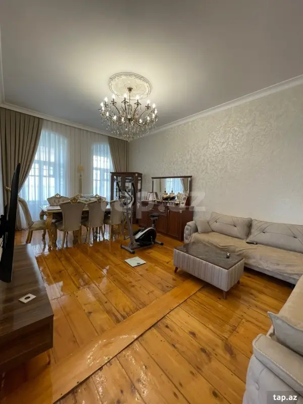 Satılır 5 otaqlı həyət evi 4 m²