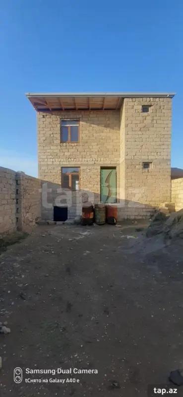 Satılır 5 otaqlı həyət evi 140 m²